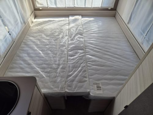 Dethleffs C'Joy 460 LE - Single beds - photo: 12