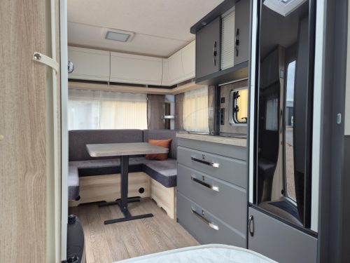 Hobby De Luxe 460 UFE photo: 7