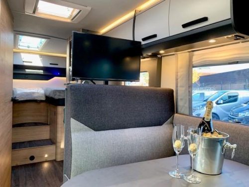 Knaus 2027 LIVE i700 MEG New &amp; all EXTRAS! photo: 6