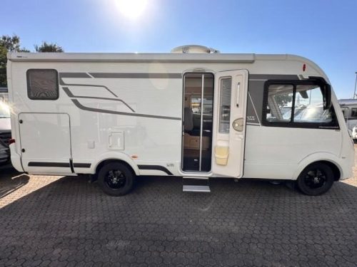 Hymer B-MC I 600 WITHOUT POP-TOP ROOF = STORAGE CUPBOARDS  photo: 2