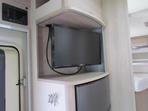 Autocaravana Rapido 666 F Longitudinal, Cama elevable, Autom&aacute;tica foto: 10