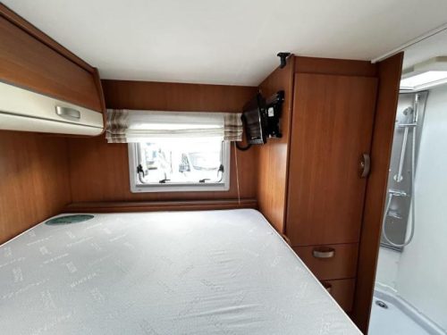 Pilote Explorateur G 741 Transverse bed/Pull-down bed/Alde/2012 photo: 20