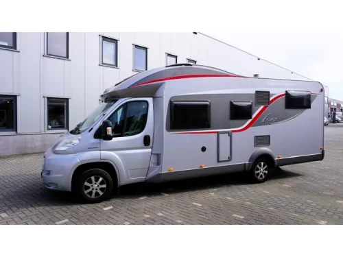 B&uuml;rstner Ixeo 726 Single beds and pop-top roof  photo: 5