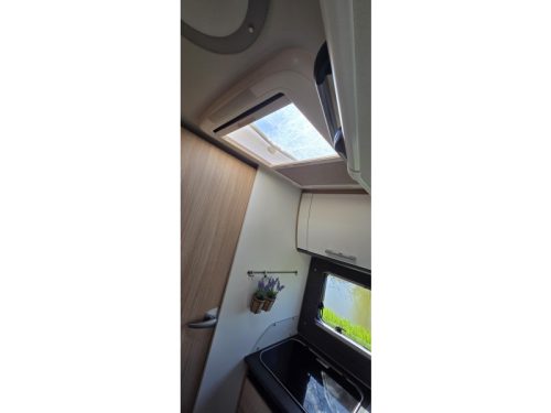Sunlight T 65 T65 neat 4 pers. camper photo: 10