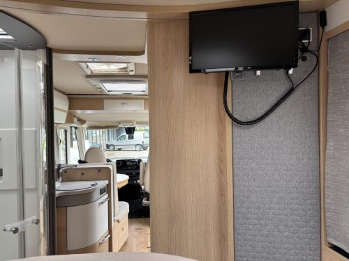 Hymer B ML I 790 Mercedes + Queensbed photo: 9