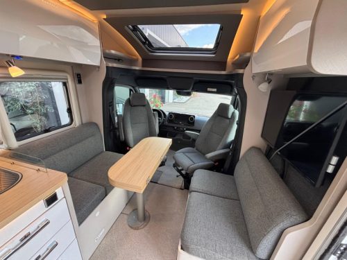 Hymer Tramp 685 &eacute;tat impeccable, salon face &agrave; face photo : 8