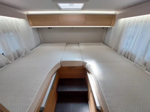 Adria Coral 650 DL L&auml;ngsbetten/face2face/heavy Foto: 18