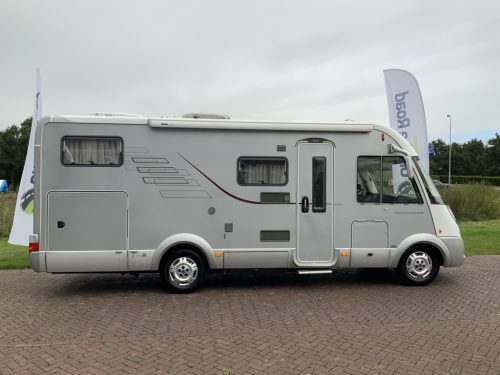 Hymer    B 674 SL   2.3 M. 130 PK  Vollintegriert, 4 Schlafpl&auml;tze  4 Gurte  , Einzelbetten, Hubbett, Motor-Klimaanlage, Bj.2008 &bdquo;Ihr Wohnmobil-Verkaufsvermittler Marum Camper Zentrum on the road Foto: 34