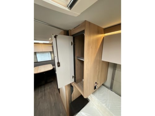 Knaus Sport Platinum 500 EU ENKELE BEDDEN-VLOERVERW Foto: 13