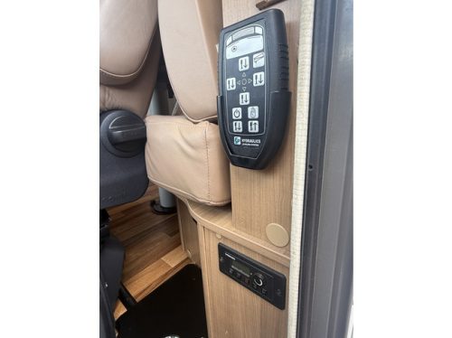 Hymer B 594 automatic 150 hp very compact camper full options transverse bed + pull-down bed EP leveling system awning Webasto parking heater roof air conditioning 2x solar panel electric dish TV large garage photo: 23