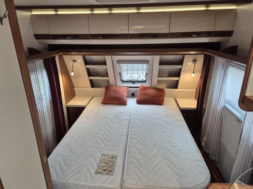 Hobby 540 UFF Nw condition. French bed, mover + Thule awning photo: 14