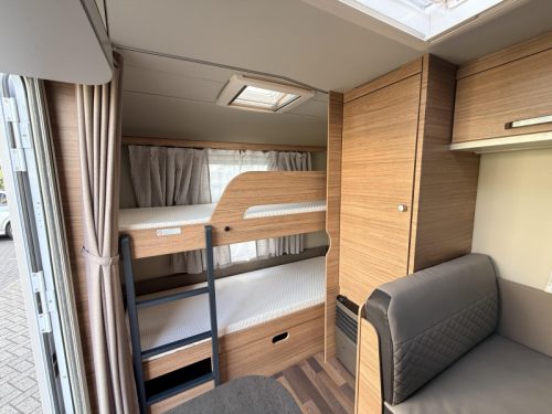 Weinsberg CaraOne Edition HOT 500 FDK Etagenbett/Klimaanlage/Rangierhilfe Foto: 6