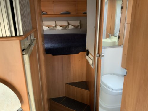 Hymer B 614 2.8 JTD 146 HP Integral, Transverse &ndash; bed & Pull-down bed, Garage etc., Year 2005 Camper centrum on the road photo: 15