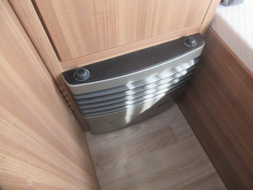 Weinsberg CaraOne Edition HOT 390 MET VOORTENT Foto: 12