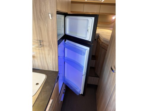 Hymer Exsis-T 588 LENGTH BEDS-AIR SUSPENSION photo: 9