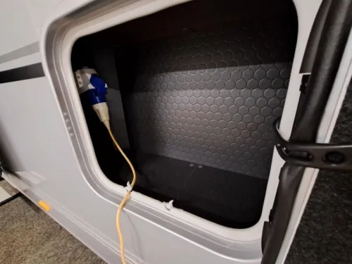 Adria Sonic Supreme 700 DL Foto: 20