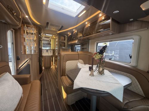 Knaus Sun I 900 LX automaat 177 pk full options Queensbed+techo elevable 2x aire acondicionado en techo elktr antena autom&aacute;tica Victron 3x TV remis plisado cuero gran garaje foto: 12