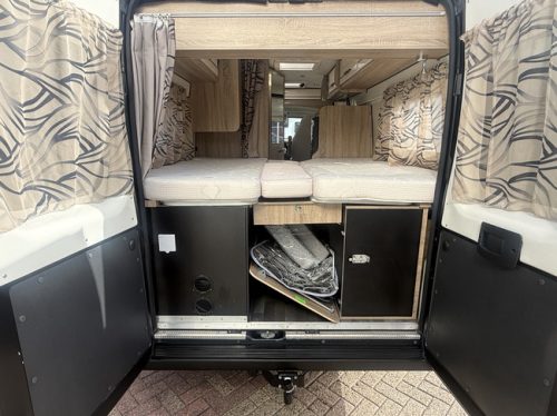 Karmann dexter 625 automatic 150 hp camper van length beds air conditioning leather awning tow bar alloy wheels 16 inch remis pleated blinds photo: 5