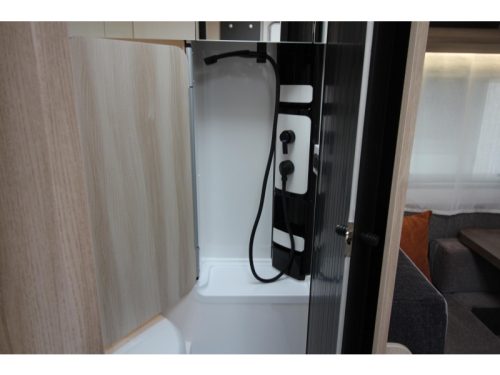 Hobby De Luxe 460 SFF Queensbed  photo: 22