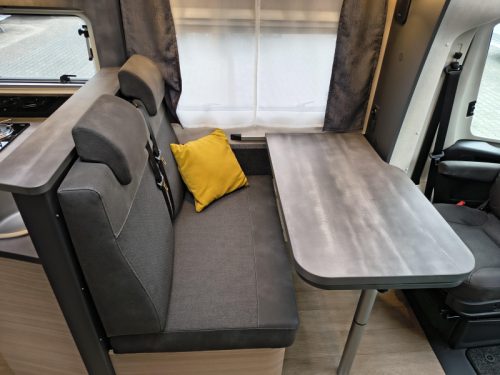 Hobby Optima De Luxe 70 F -Automaat-badkamer achter Foto: 5