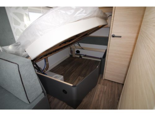 Fendt Apero Activ 390 FH Franz&ouml;sisches Bett & Endk&uuml;che! Foto: 17