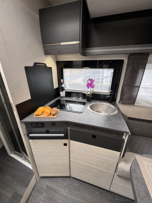 Chausson Titanium 788 QUEENSBED+POP-TOP ROOF+F2F AUTOMATIC EURO6  photo: 5