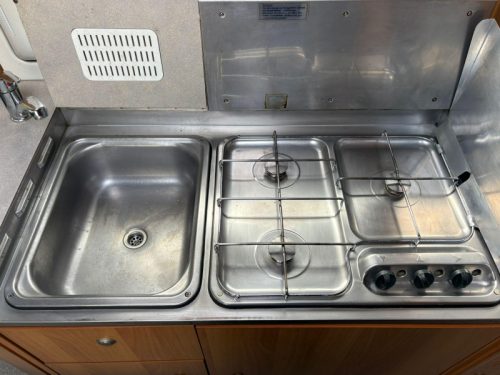 Knaus Travel-Liner 708 Festbett, Hubdach, 130PK Foto: 12