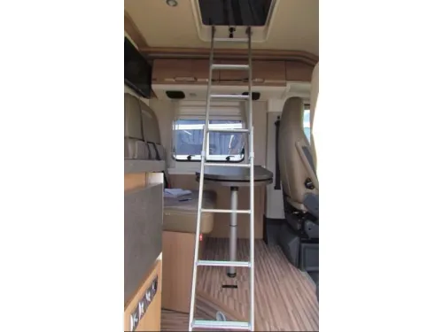 Malibu Van Family-For-4 640 LE cama individual, cama elevable, Autocaravana foto: 6