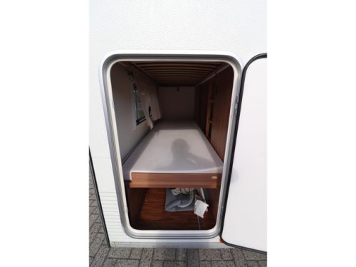 B&uuml;rstner Averso 495 TK Stapelbed/voortent- 5pers foto: 5