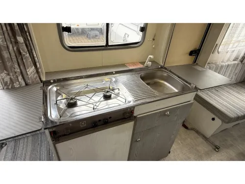 Home-Car Confort 42 2x Sitzgruppe Toilettenraum Foto: 7