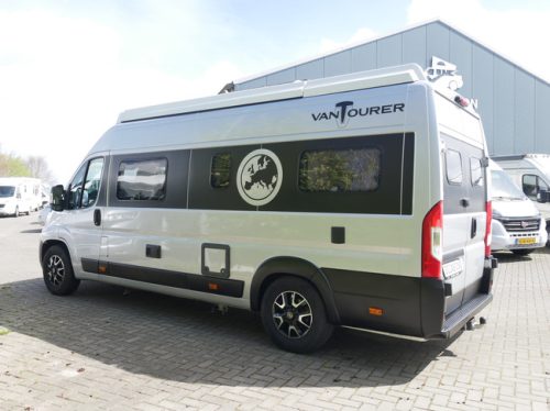 Knaus Van Tourer, Single beds, Pop-top roof, 9-Speed Automatic. photo: 22