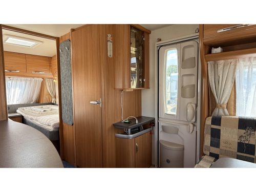 Hobby De Luxe 540 UL single beds dinette photo: 6