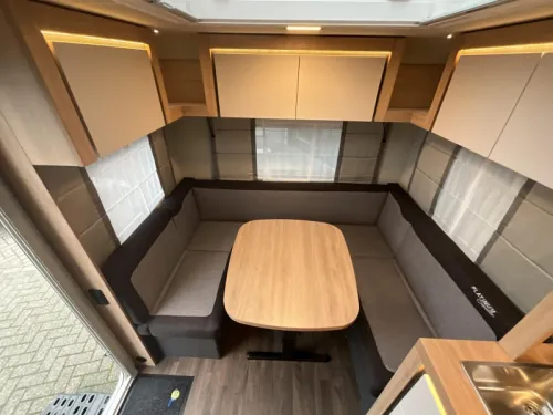 Knaus Sport Platinum 450 FU AKTION MODELL-FRANZ&Ouml;SISCHES BETT Foto: 3