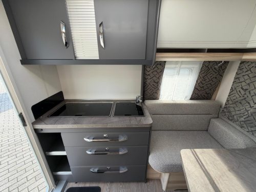 Hobby De Luxe 400 SFE Mit Markise! Foto: 9