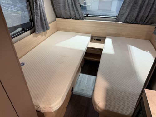 Weinsberg CaraLife 470 EU Einzelbetten / Dinette Foto: 6