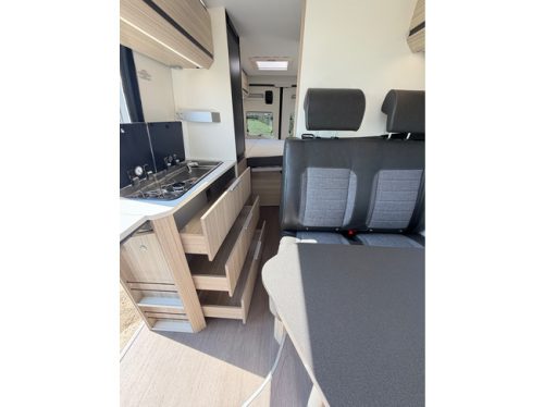 Adria Twin Plus 600 Fourgon am&eacute;nag&eacute; / Lithium / Solar / Convertisseur / 2 ans de garantie / photo : 6
