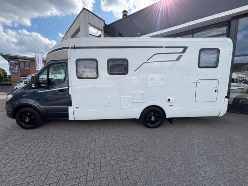 Hymer Tramp 685 &eacute;tat impeccable, salon face &agrave; face photo : 4