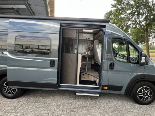 P&ouml;ssl Roadcruiser SINGLE BEDS 8-SPEED AUTOMATIC TOW HITCH photo: 4