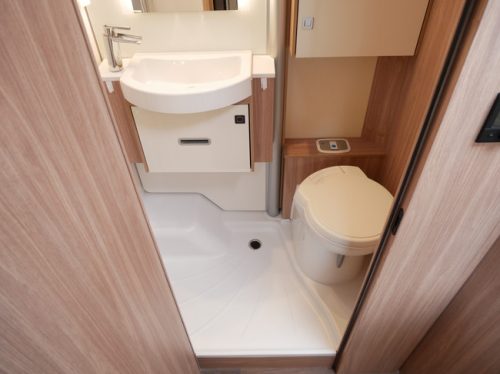 B&uuml;rstner Delfin 690G, Single beds, XXL Garage, XXL Refrigerator!! photo: 14