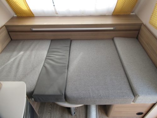 Dethleffs C'Joy Active 460 LE WITH MOVER AND AWNING photo: 7