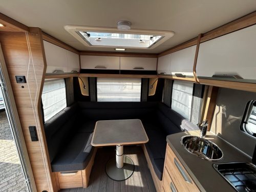 Knaus Sudwind Black Selection 450 FU Temporary Special Offer Package photo: 9