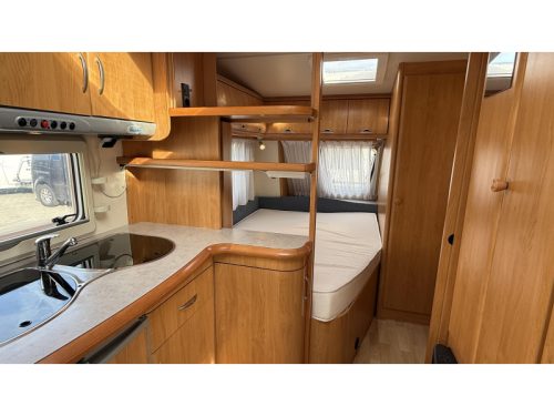 Hobby Excellent Easy 460 UFE franz&ouml;sisches Bett Rundsitzgruppe Toilette Foto: 10