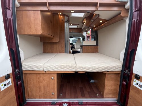 Carthago Malibu 540 DB 177 PS sehr kompakter Kastenwagen 9-Gang-Automatik Querbett Goldschmitt Luftfederung niedriges Bett Markise Fliegengittert&uuml;r Remis Foto: 6