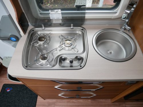 Knaus Van TI 650 MEG Platinum, Lits jumeaux, Climatisation de toit photo : 12