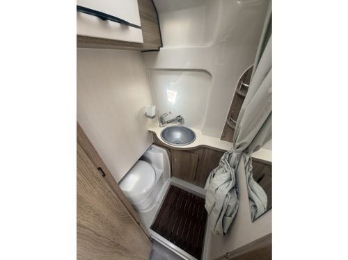 Karmann dexter 625 automatic 150 hp camper van length beds air conditioning leather awning tow bar alloy wheels 16 inch remis pleated blinds photo: 15
