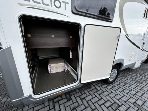 CI Elliot Queensbed/2016/Pop-top roof! photo: 6