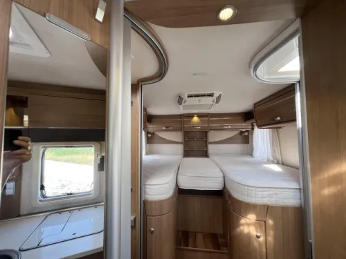 Hymer T 678 CL Roof air conditioning | Very Complete photo: 16