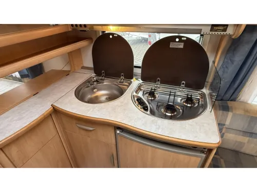 Fendt Saphir 470 TF French bed dinette toilet photo: 8