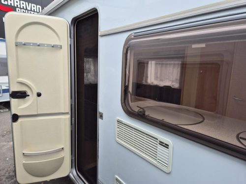 Eriba - Hymer 532 Single - single beds or XXL bed & awning photo: 6