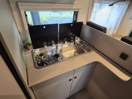 LMC Tracer A 690 Automatic Semi-integrated | Cruise control | Awning | Reversing camera | Shower |Toilet |4 Berths | photo: 4